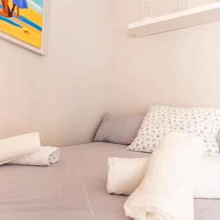 Апартаменты 1 Bedroom Gorgeous In